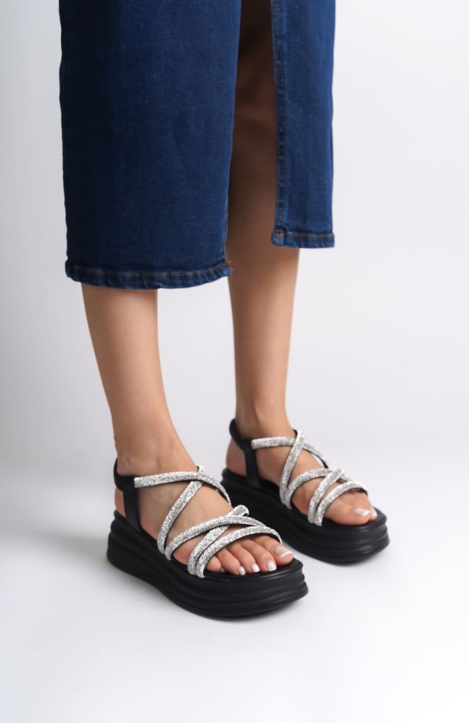 ELENA Lastikli Taşlı Şeritli Ortopedik Taban Kadın Sandalet CST - Siyah Somersan Giyim | Kadın, Erkek ve Çocuk Moda