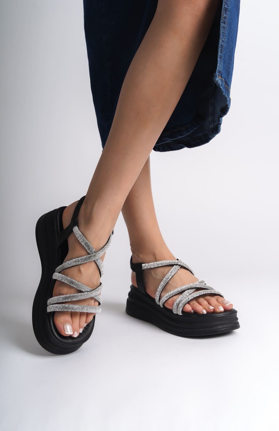 ELENA Lastikli Taşlı Şeritli Ortopedik Taban Kadın Sandalet CST - Siyah Somersan Giyim | Kadın, Erkek ve Çocuk Moda