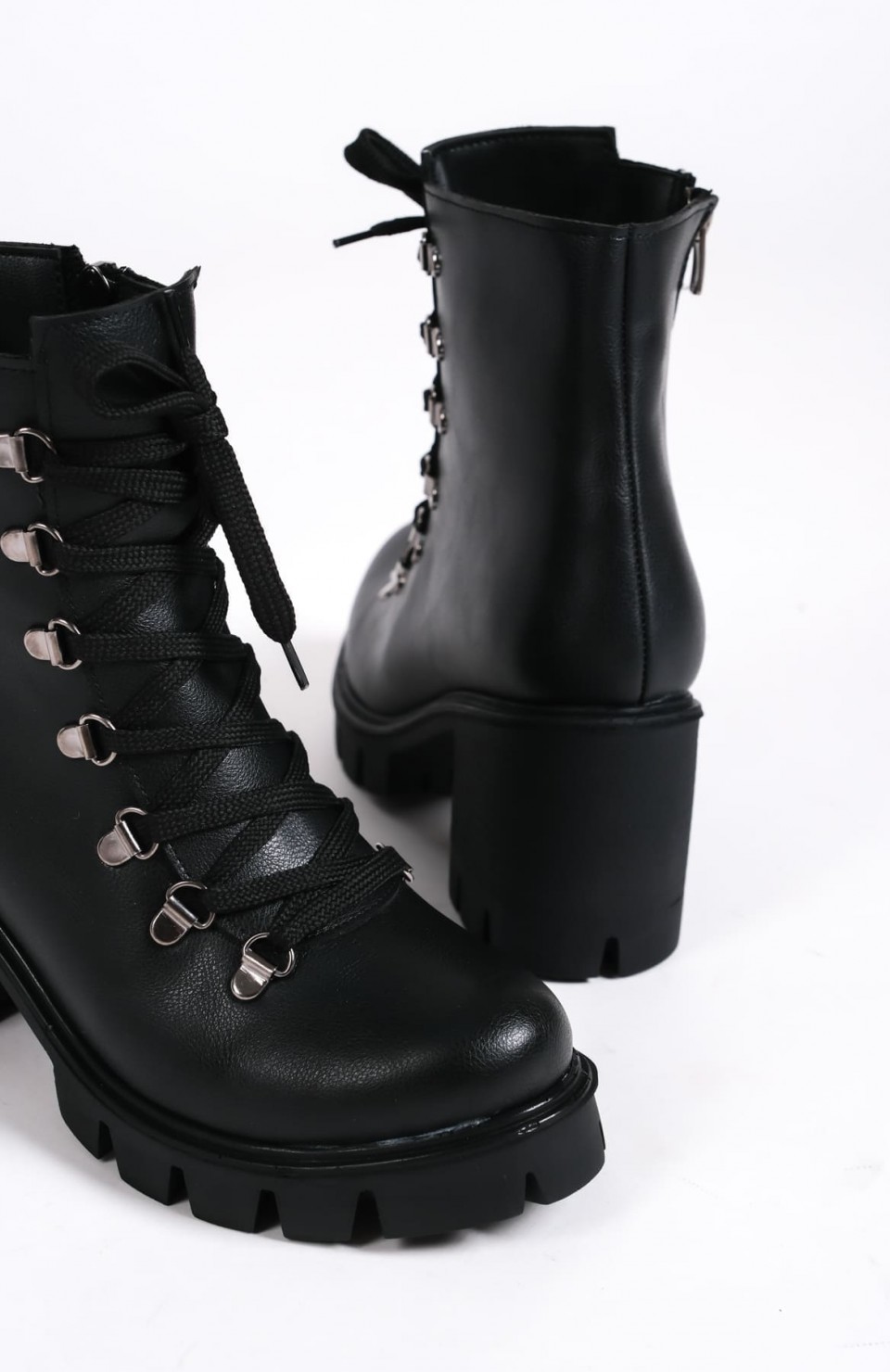 EMMA Bağcıklı Fermuarlı Ortopedik Taban Topuklu Kadın Bot  CST - Siyah Somersan Giyim | Kadın, Erkek ve Çocuk Moda