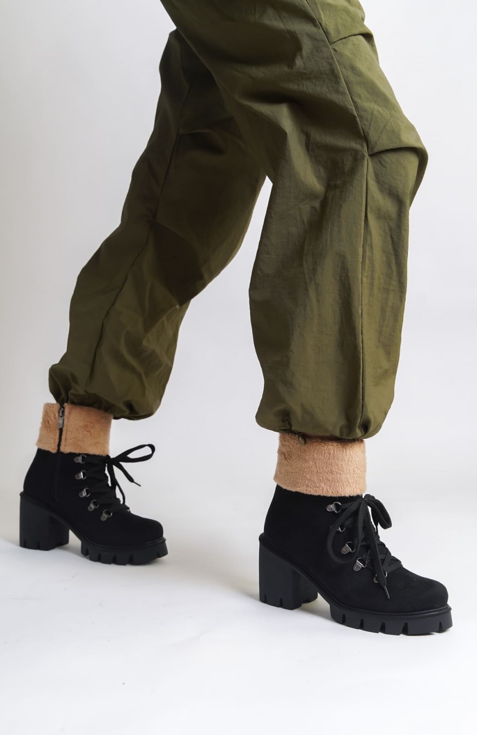 EMMA Bağcıklı Fermuarlı Ortopedik Taban Topuklu Kürk Detaylı Süet Kadın Bot SST - Siyah Somersan Giyim | Kadın, Erkek ve Çocuk Moda