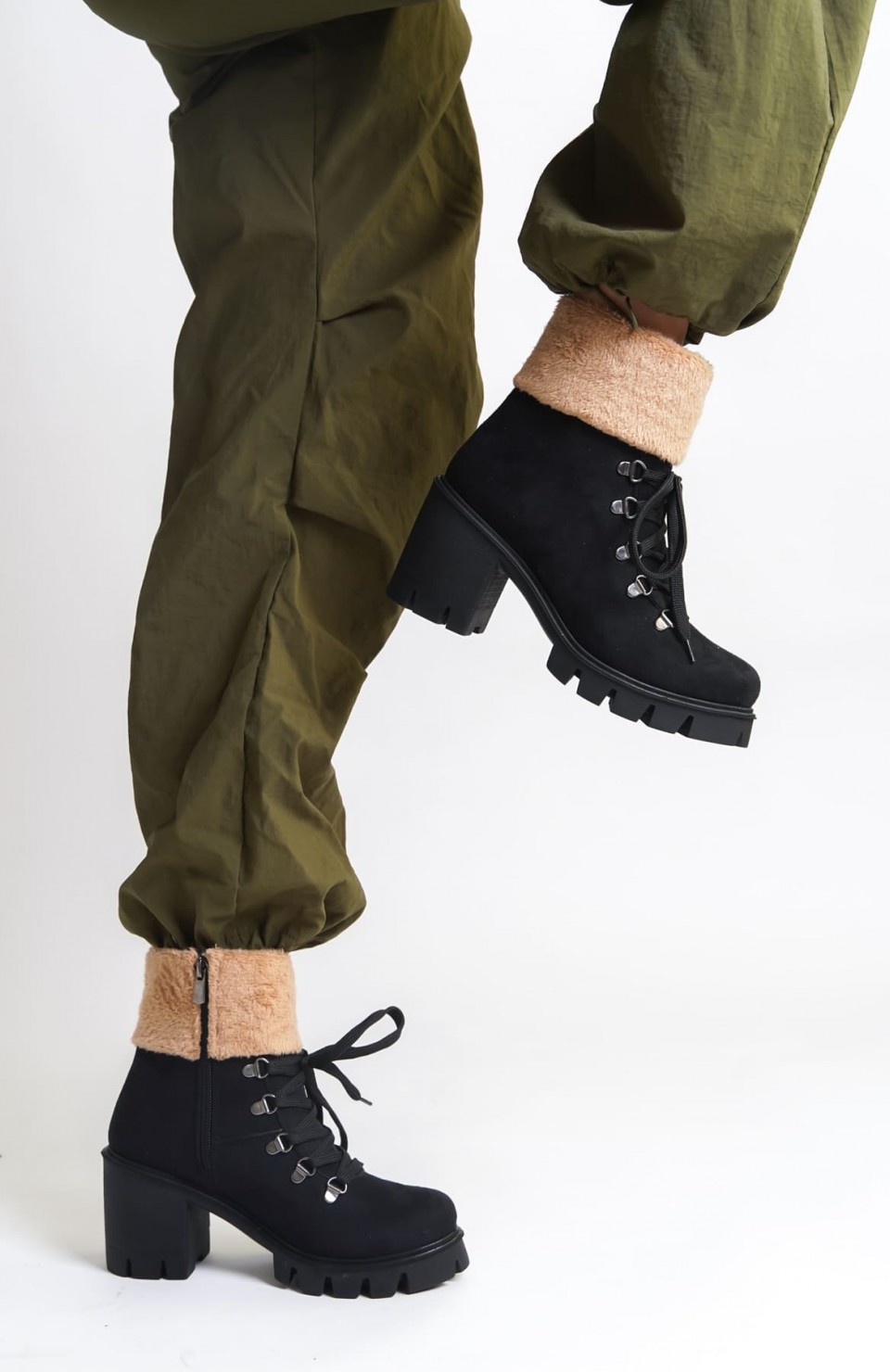 EMMA Bağcıklı Fermuarlı Ortopedik Taban Topuklu Kürk Detaylı Süet Kadın Bot SST - Siyah Somersan Giyim | Kadın, Erkek ve Çocuk Moda