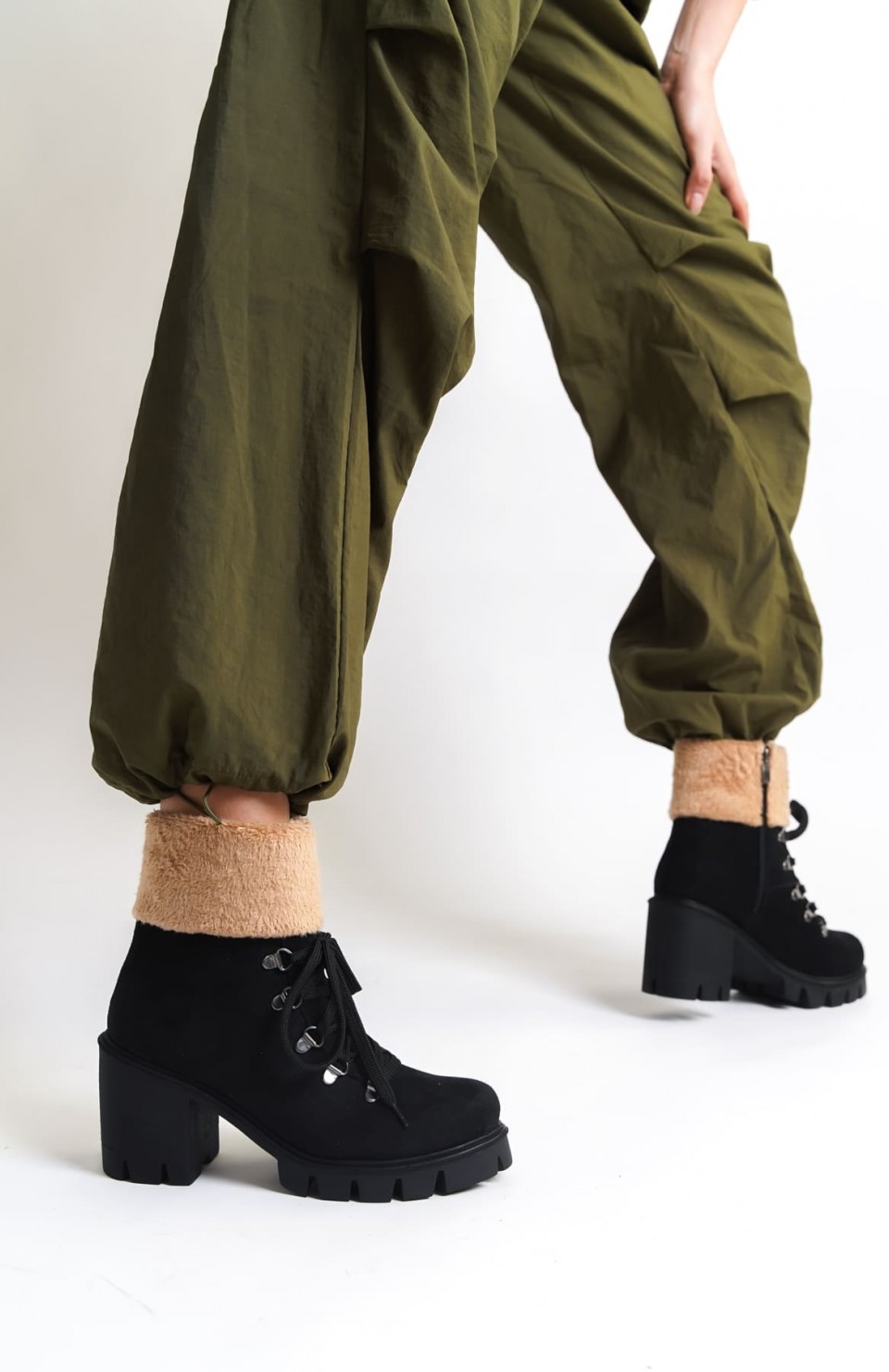 EMMA Bağcıklı Fermuarlı Ortopedik Taban Topuklu Kürk Detaylı Süet Kadın Bot SST - Siyah Somersan Giyim | Kadın, Erkek ve Çocuk Moda