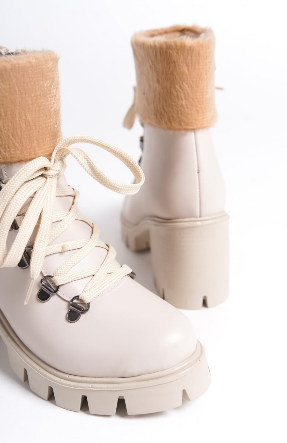 EMMA Bağcıklı Fermuarlı Ortopedik Taban Topuklu Kürk DetaylıKadın Bot CKT - Krem Somersan Giyim | Kadın, Erkek ve Çocuk Moda