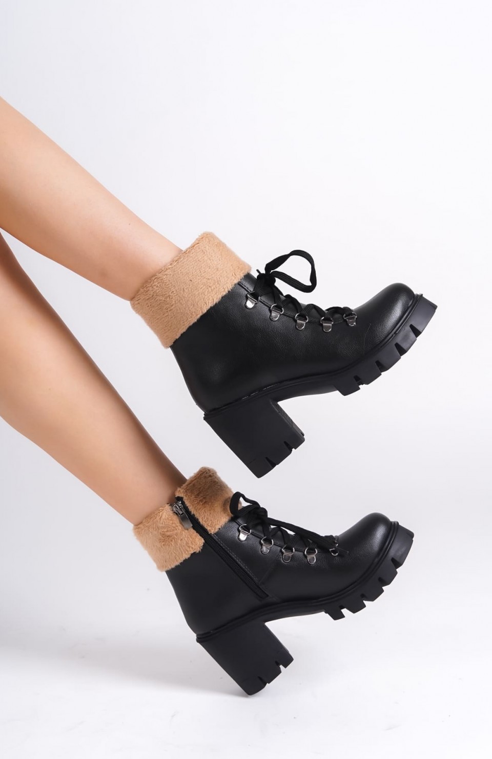 EMMA Bağcıklı Fermuarlı Ortopedik Taban Topuklu Kürk DetaylıKadın Bot  CST - Siyah Somersan Giyim | Kadın, Erkek ve Çocuk Moda