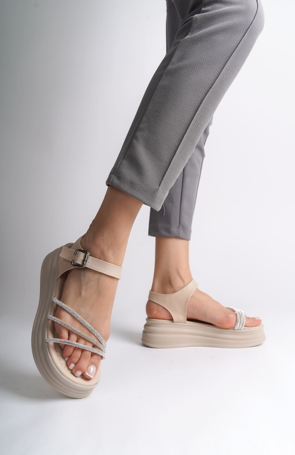 EVA Kalın Tokalı Taşlı Şeritli Ortopedik Taban Kadın Sandalet  CKT - Krem Somersan Giyim | Kadın, Erkek ve Çocuk Moda
