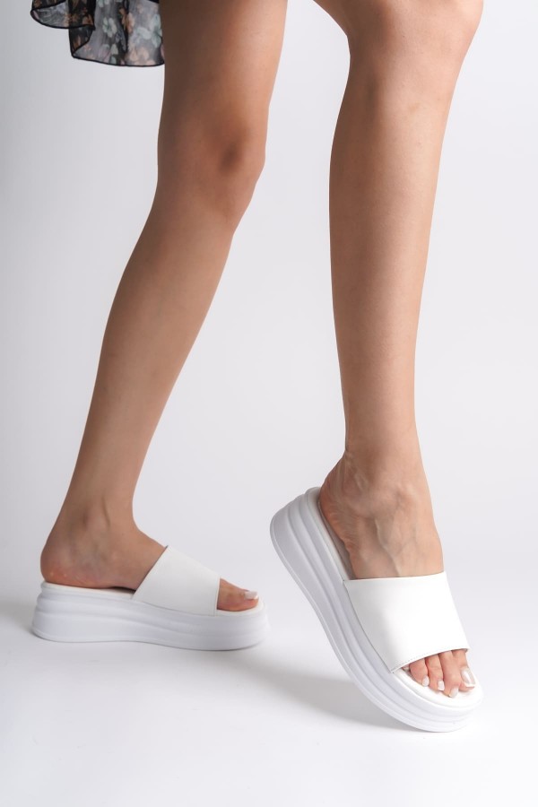ALICE Düz Topuklu Kalın ve Ortopedik Taban Kadın Terlik CBT - Beyaz