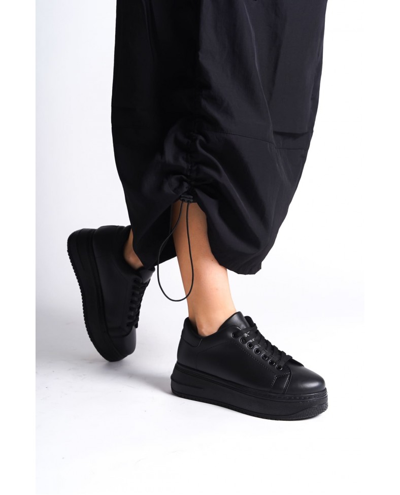 BIANA Bağcıklı Ortopedik Taban Kadın Sneaker Spor Ayakkabı CST - Siyah Somersan Giyim | Kadın, Erkek ve Çocuk Moda