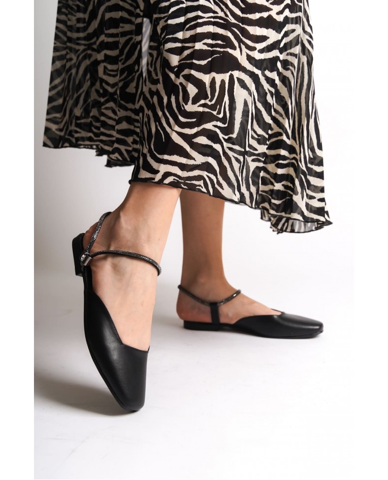 CAROLINE Lastikli Ortopedik Rahat Taban Bilekten Taş Detaylı Kadın Babet Ayakkabı  CST - Siyah Somersan Giyim | Kadın, Erkek ve Çocuk Moda