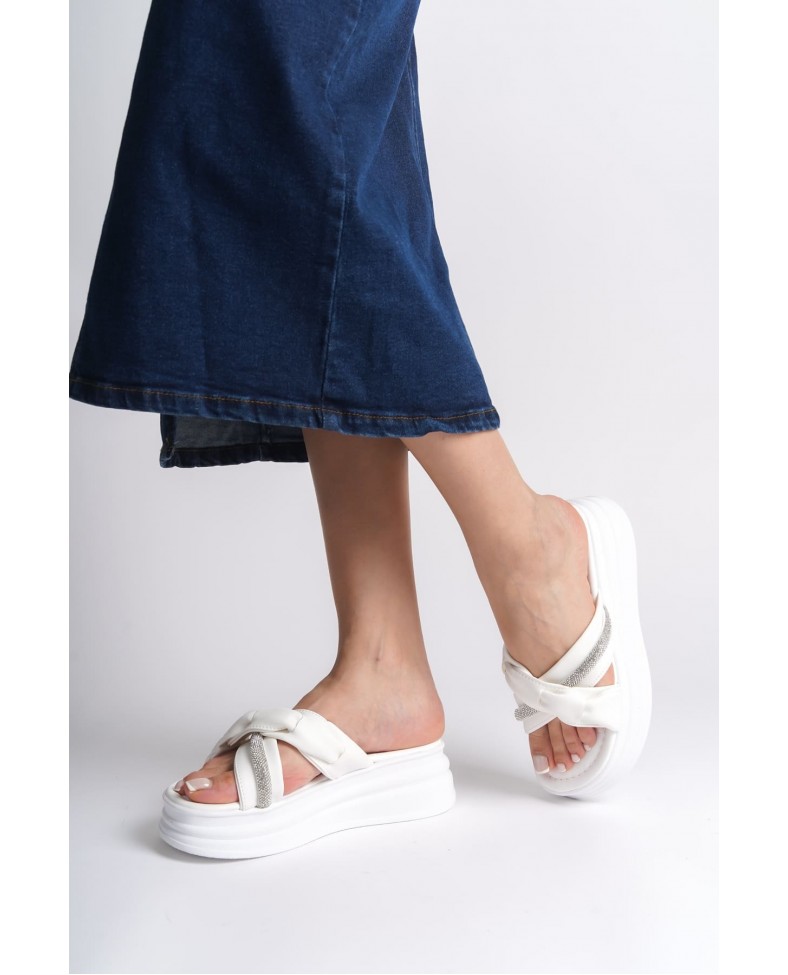 CLARA Düz Topuklu Kurdele Desenli Taşlı Kalın ve Ortopedik Taban Kadın Terlik  CBT - Beyaz Somersan Giyim | Kadın, Erkek ve Çocuk Moda