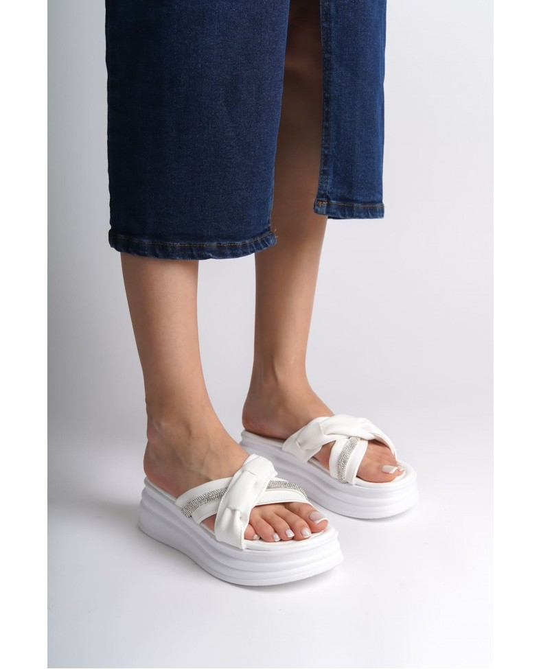 CLARA Düz Topuklu Kurdele Desenli Taşlı Kalın ve Ortopedik Taban Kadın Terlik  CBT - Beyaz Somersan Giyim | Kadın, Erkek ve Çocuk Moda