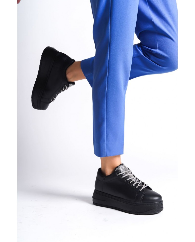 DELLA Bağcıklı Ortopedik Taban Taşlı Kadın Sneaker Spor Ayakkabı  CST - Siyah Somersan Giyim | Kadın, Erkek ve Çocuk Moda