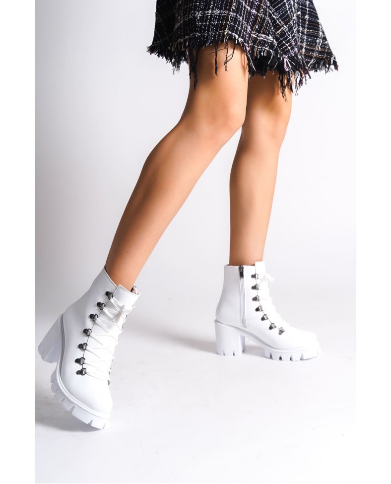 EMMA Bağcıklı Fermuarlı Ortopedik Taban Topuklu Kadın Bot CBT - Beyaz Somersan Giyim | Kadın, Erkek ve Çocuk Moda