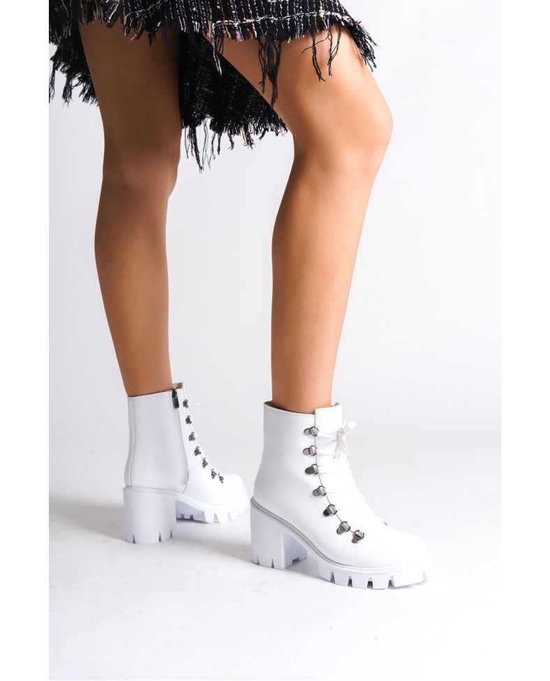 EMMA Bağcıklı Fermuarlı Ortopedik Taban Topuklu Kadın Bot CBT - Beyaz Somersan Giyim | Kadın, Erkek ve Çocuk Moda