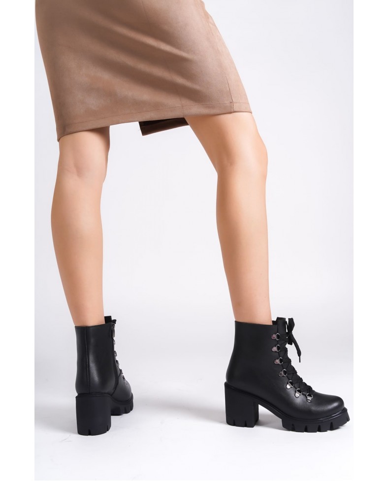 EMMA Bağcıklı Fermuarlı Ortopedik Taban Topuklu Kadın Bot  CST - Siyah Somersan Giyim | Kadın, Erkek ve Çocuk Moda