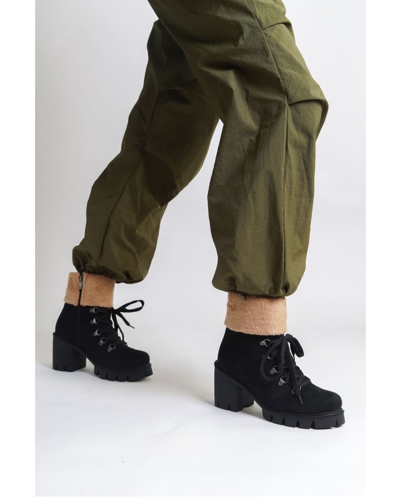 EMMA Bağcıklı Fermuarlı Ortopedik Taban Topuklu Kürk Detaylı Süet Kadın Bot SST - Siyah Somersan Giyim | Kadın, Erkek ve Çocuk Moda