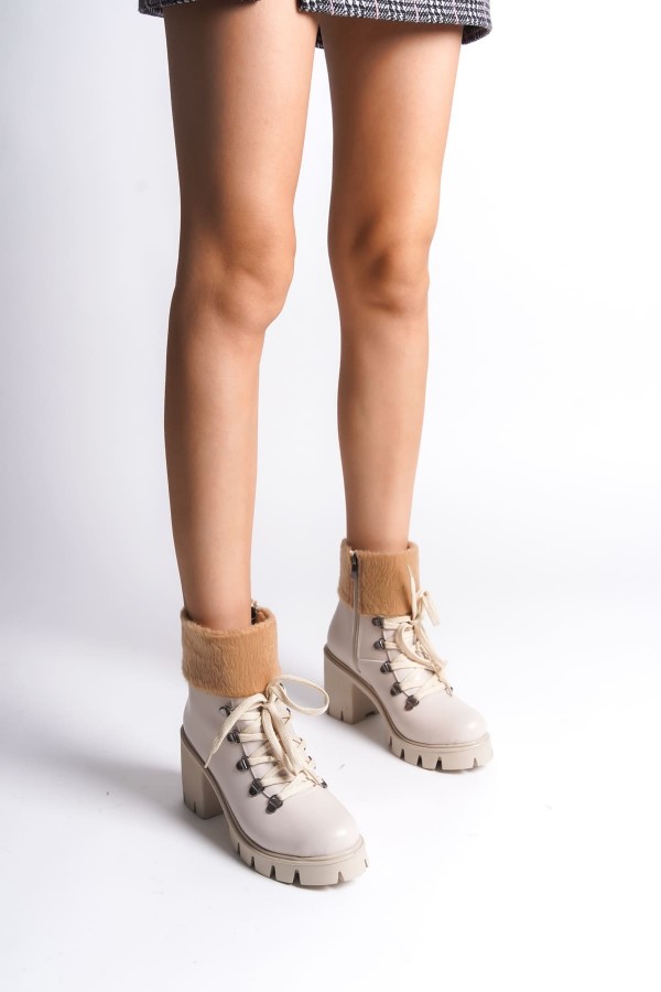 EMMA Bağcıklı Fermuarlı Ortopedik Taban Topuklu Kürk Detaylı Kadın Bot CKT - Krem