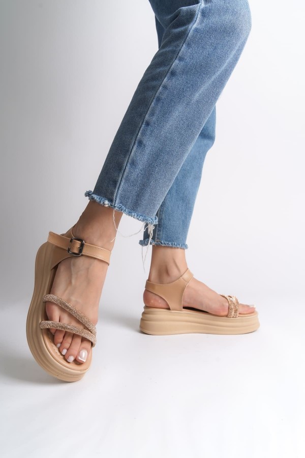 ZLOHE Kalın Tokalı Taşlı Şeritli Ortopedik Taban Kadın Sandalet CTT - Ten