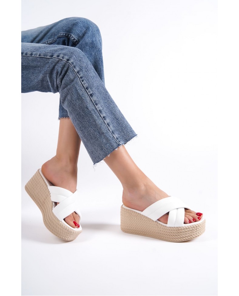 JOYMIX Dolgu Topuklu Ortopedik Taban Hasır Görünümlü Kadın Terlik CKT - Beyaz Somersan Giyim | Kadın, Erkek ve Çocuk Moda