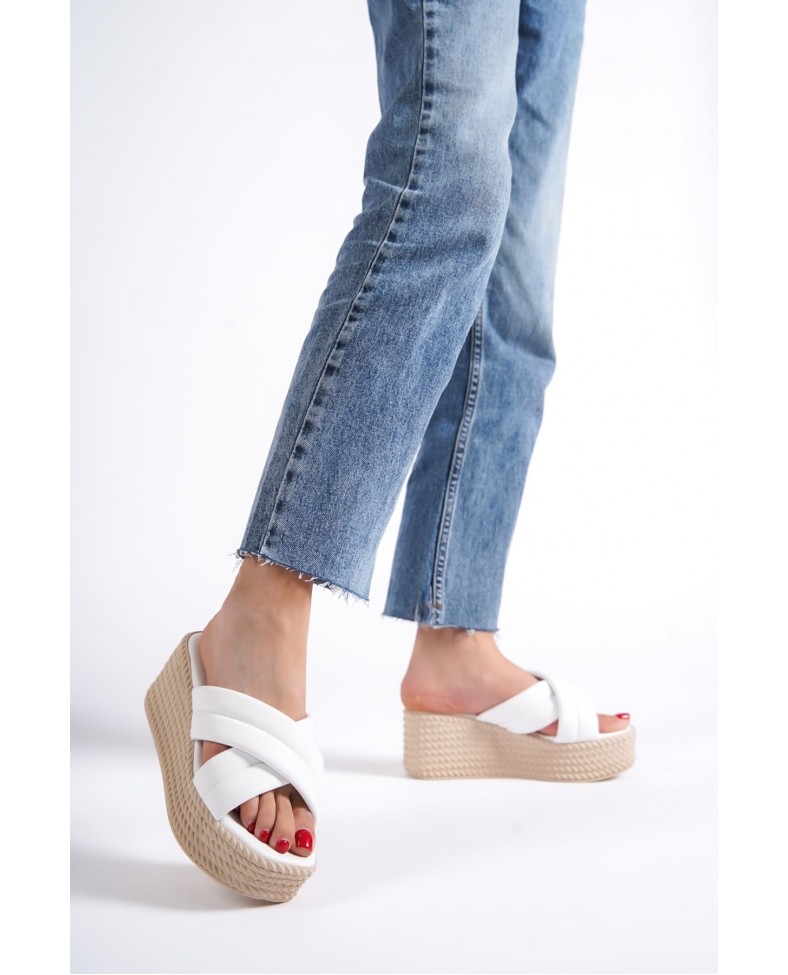 JOYMIX Dolgu Topuklu Ortopedik Taban Hasır Görünümlü Kadın Terlik CKT - Beyaz Somersan Giyim | Kadın, Erkek ve Çocuk Moda