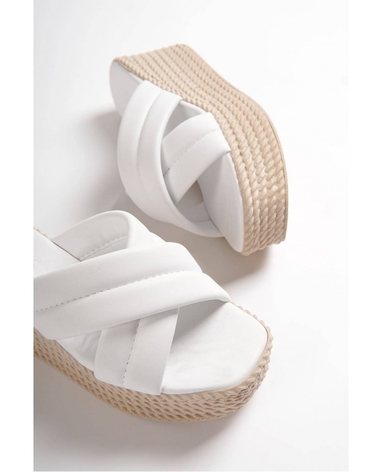 JOYMIX Dolgu Topuklu Ortopedik Taban Hasır Görünümlü Kadın Terlik CKT - Beyaz Somersan Giyim | Kadın, Erkek ve Çocuk Moda