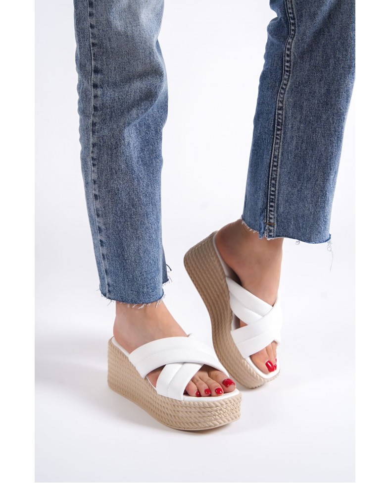 JOYMIX Dolgu Topuklu Ortopedik Taban Hasır Görünümlü Kadın Terlik CKT - Beyaz Somersan Giyim | Kadın, Erkek ve Çocuk Moda