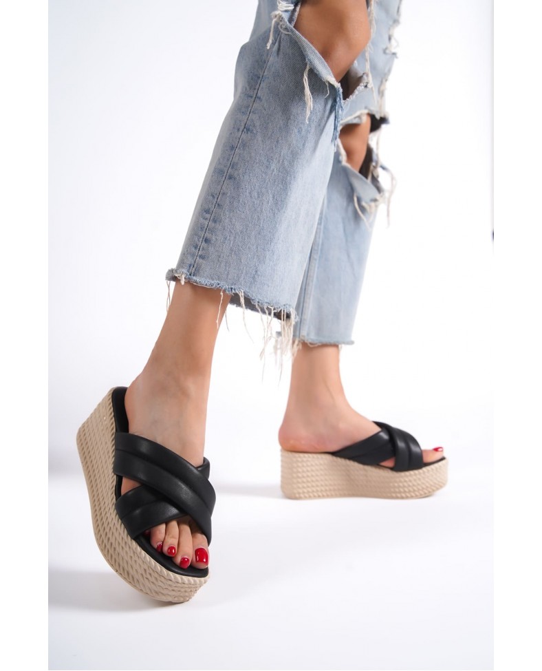 JOYMIX Dolgu Topuklu Ortopedik Taban Hasır Görünümlü Kadın Terlik CKT - Siyah Somersan Giyim | Kadın, Erkek ve Çocuk Moda