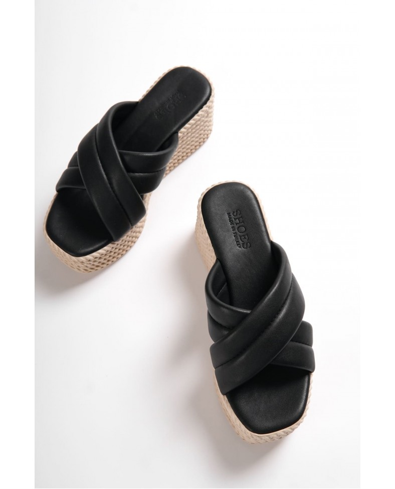 JOYMIX Dolgu Topuklu Ortopedik Taban Hasır Görünümlü Kadın Terlik CKT - Siyah Somersan Giyim | Kadın, Erkek ve Çocuk Moda