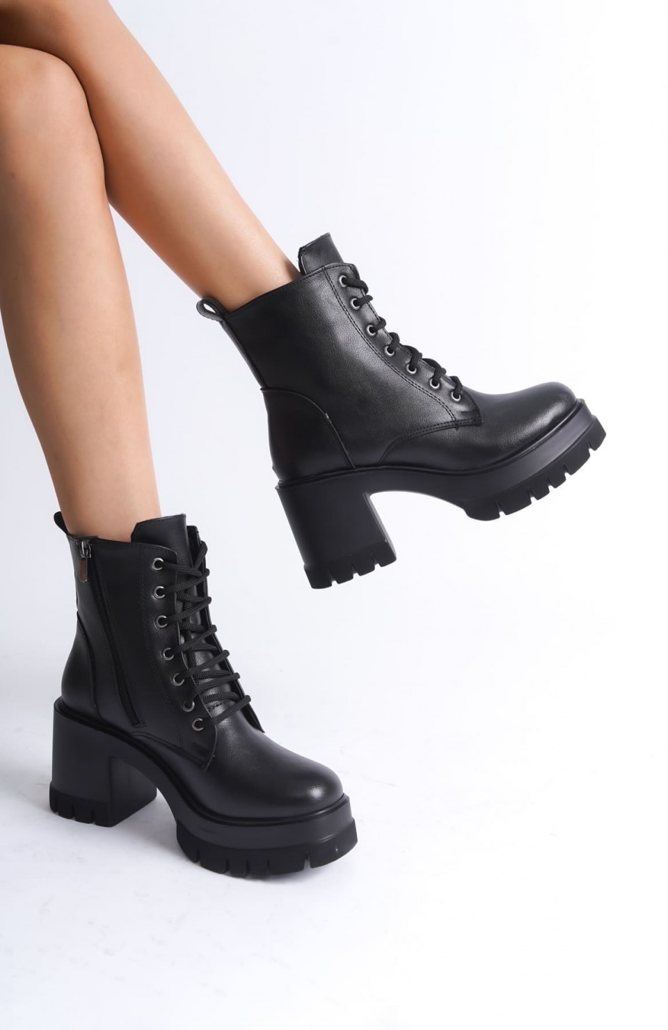 LAUREN Bağcıklı Fermuarlı Ortopedik Taban Topuklu Kadın Bot CST - Siyah