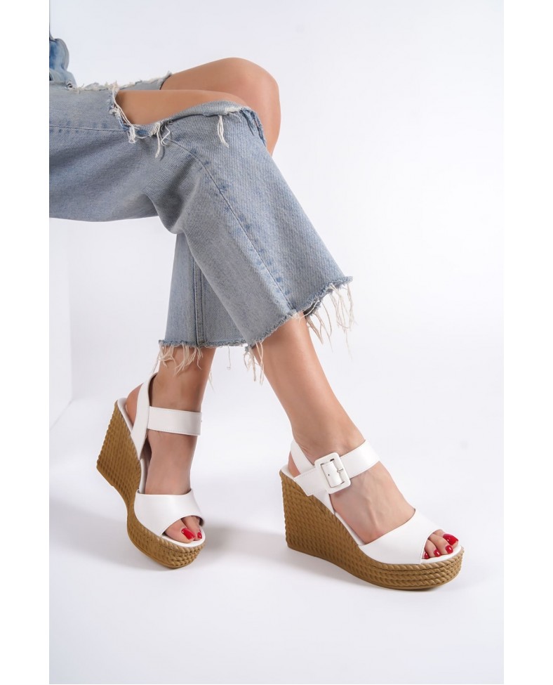 PERLA Tokalı Lastikli Dolgu Topuklu Ortopedik Taban Hasır Görünümlü Kadın Sandalet CKT - Beyaz Somersan Giyim | Kadın, Erkek ve Çocuk Moda