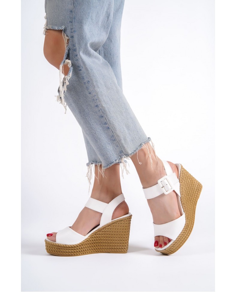 PERLA Tokalı Lastikli Dolgu Topuklu Ortopedik Taban Hasır Görünümlü Kadın Sandalet CKT - Beyaz Somersan Giyim | Kadın, Erkek ve Çocuk Moda