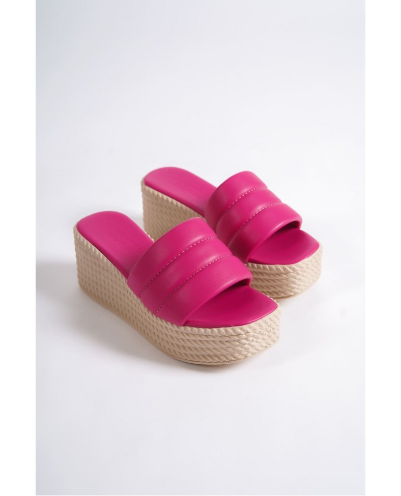 REINA Dolgu Topuklu Ortopedik Taban Hasır Görünümlü Kadın Terlik CKT - Fuşya Somersan Giyim | Kadın, Erkek ve Çocuk Moda