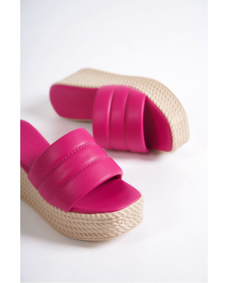 REINA Dolgu Topuklu Ortopedik Taban Hasır Görünümlü Kadın Terlik CKT - Fuşya Somersan Giyim | Kadın, Erkek ve Çocuk Moda
