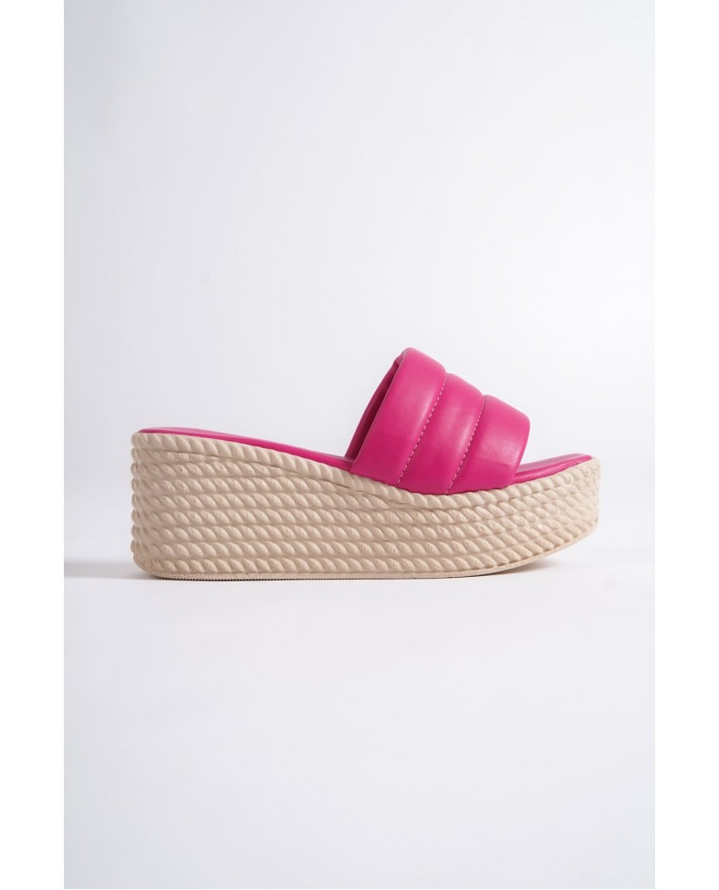 REINA Dolgu Topuklu Ortopedik Taban Hasır Görünümlü Kadın Terlik CKT - Fuşya Somersan Giyim | Kadın, Erkek ve Çocuk Moda