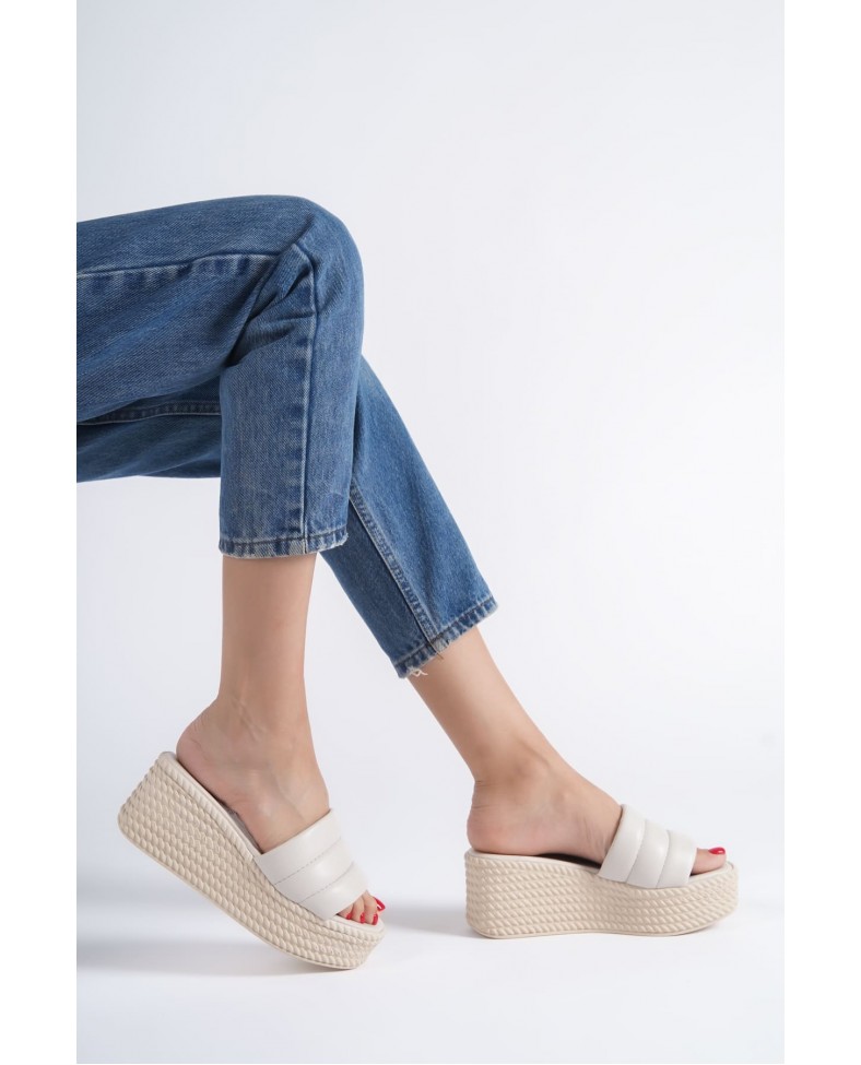 REINA Dolgu Topuklu Ortopedik Taban Hasır Görünümlü Kadın Terlik CKT - Krem Somersan Giyim | Kadın, Erkek ve Çocuk Moda