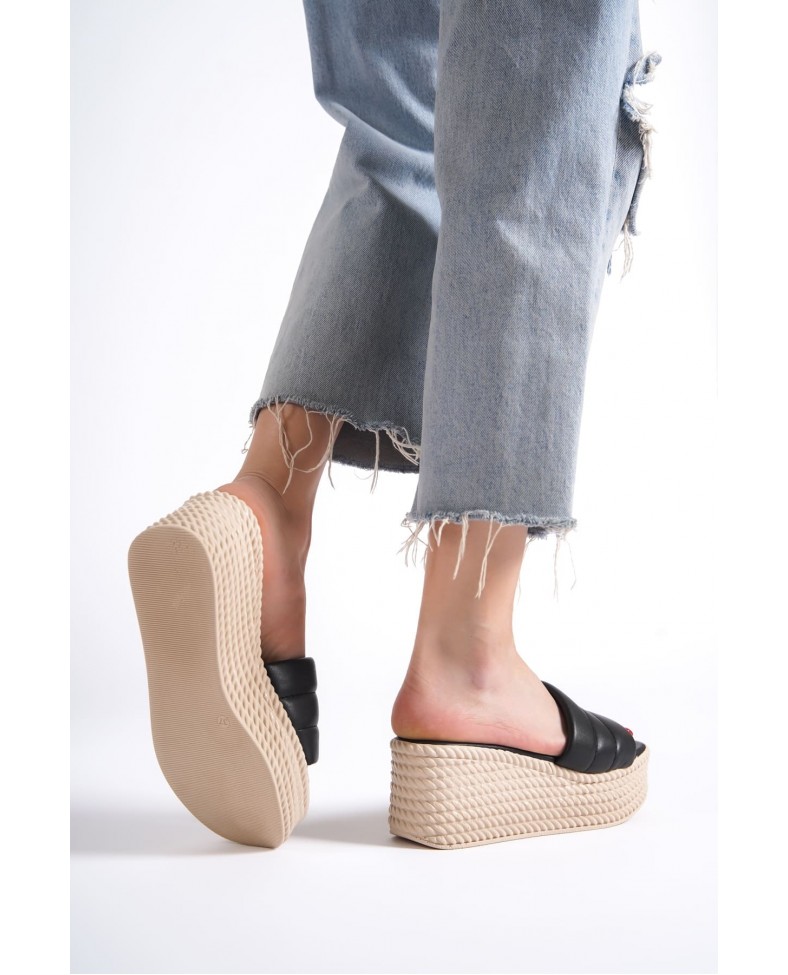 REINA Dolgu Topuklu Ortopedik Taban Hasır Görünümlü Kadın Terlik CKT - Siyah Somersan Giyim | Kadın, Erkek ve Çocuk Moda