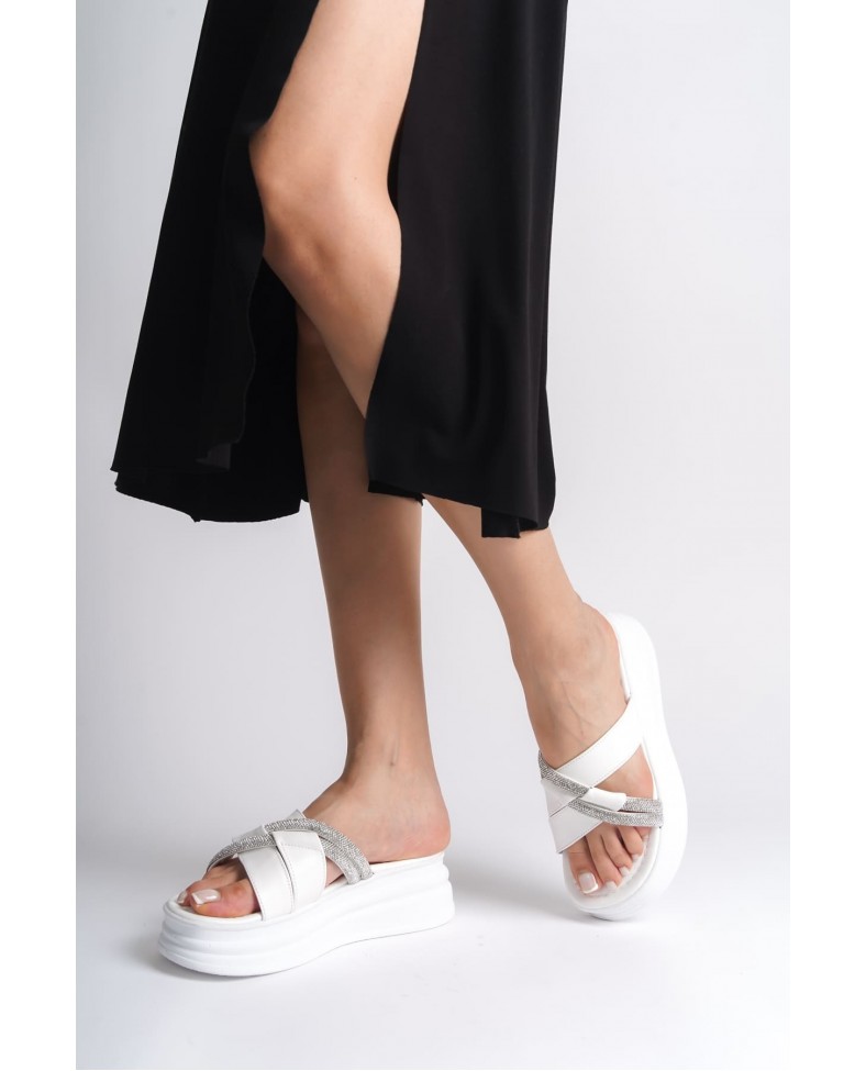 RUBY Düz Topuklu Taşlı Çapraz Şeritli Kalın ve Ortopedik Taban Kadın Terlik  CBT - Beyaz Somersan Giyim | Kadın, Erkek ve Çocuk Moda