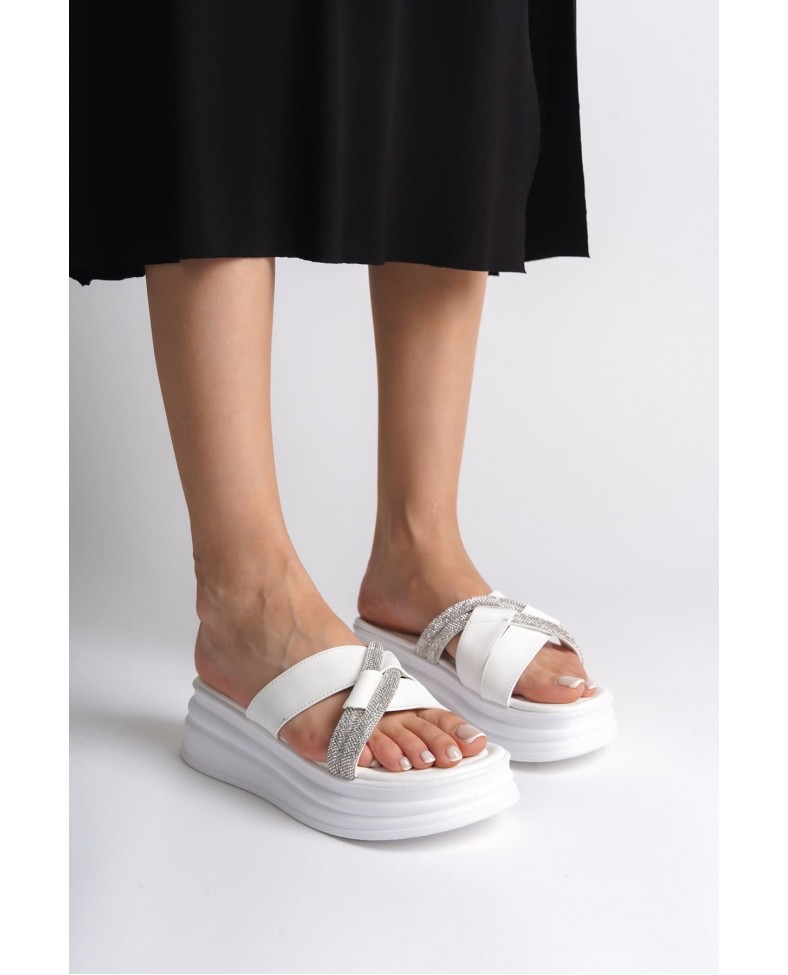 RUBY Düz Topuklu Taşlı Çapraz Şeritli Kalın ve Ortopedik Taban Kadın Terlik  CBT - Beyaz Somersan Giyim | Kadın, Erkek ve Çocuk Moda