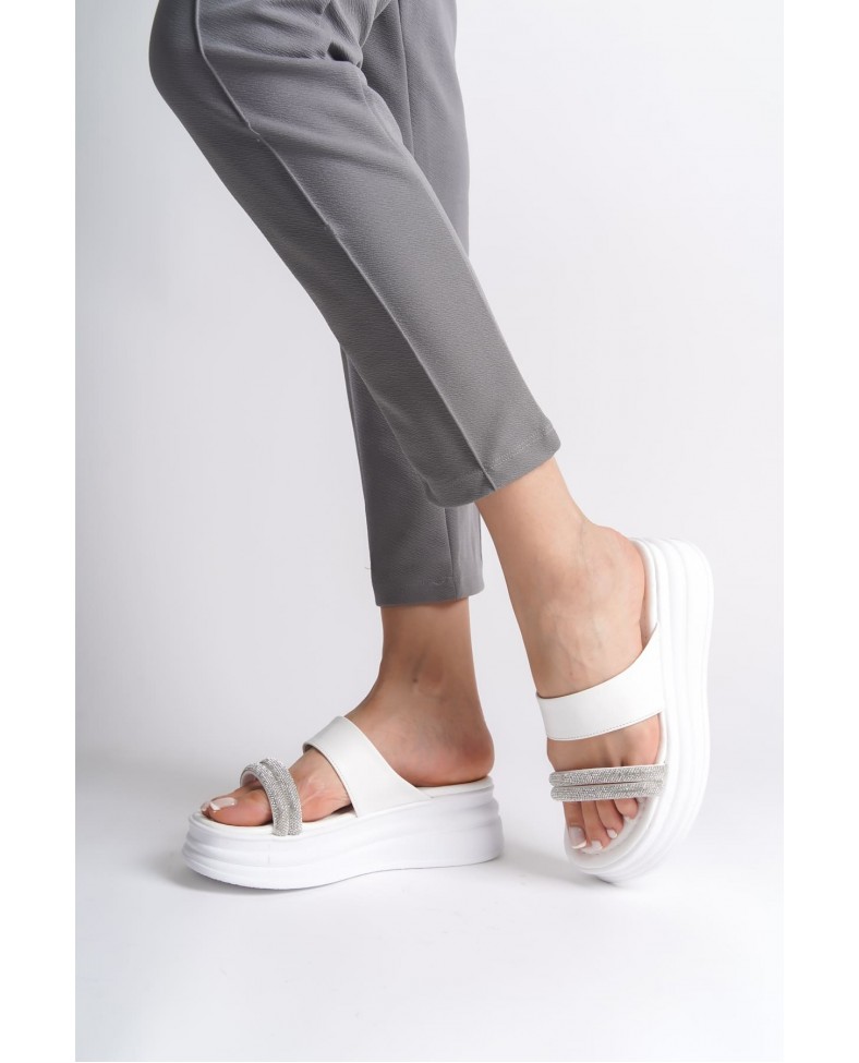 SARAH Düz Topuklu Taşlı Şeritli Kalın ve Ortopedik Taban Kadın Terlik  CBT - Beyaz Somersan Giyim | Kadın, Erkek ve Çocuk Moda