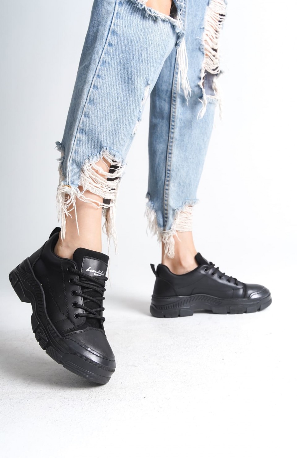 JANE Bağcıklı Ortopedik Taban Kadın Sneaker Spor Ayakkabı  CST - Siyah Somersan Giyim | Kadın, Erkek ve Çocuk Moda