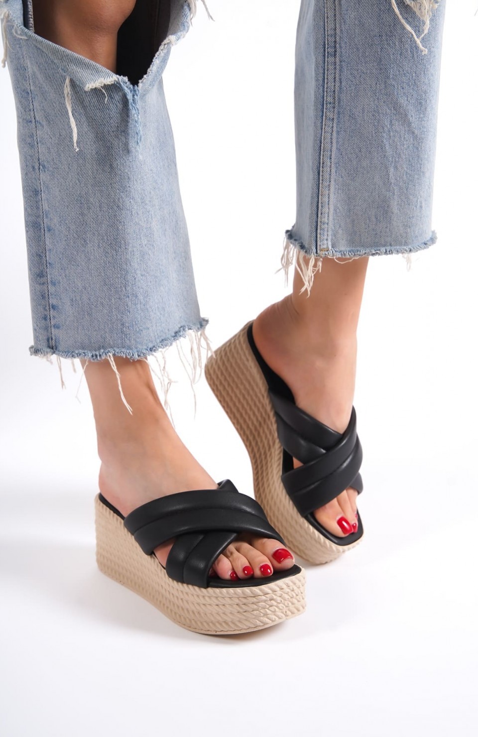 JOYMIX Dolgu Topuklu Ortopedik Taban Hasır Görünümlü Kadın Terlik CKT - Siyah Somersan Giyim | Kadın, Erkek ve Çocuk Moda