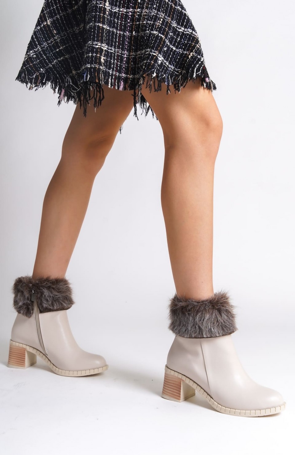 JULIA Fermuarlı Ortopedik Taban Tüylü Topuklu Kadın Bot CKT - Krem Somersan Giyim | Kadın, Erkek ve Çocuk Moda