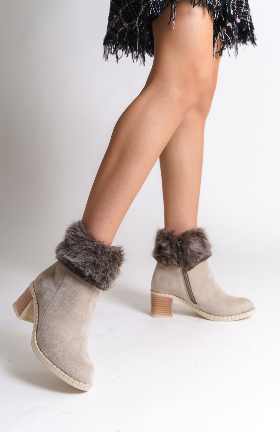 JULIA Fermuarlı Ortopedik Taban Tüylü Topuklu Süet Kadın Bot SKT - Krem Somersan Giyim | Kadın, Erkek ve Çocuk Moda