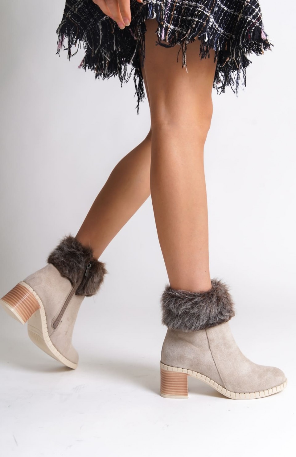 JULIA Fermuarlı Ortopedik Taban Tüylü Topuklu Süet Kadın Bot SKT - Krem Somersan Giyim | Kadın, Erkek ve Çocuk Moda