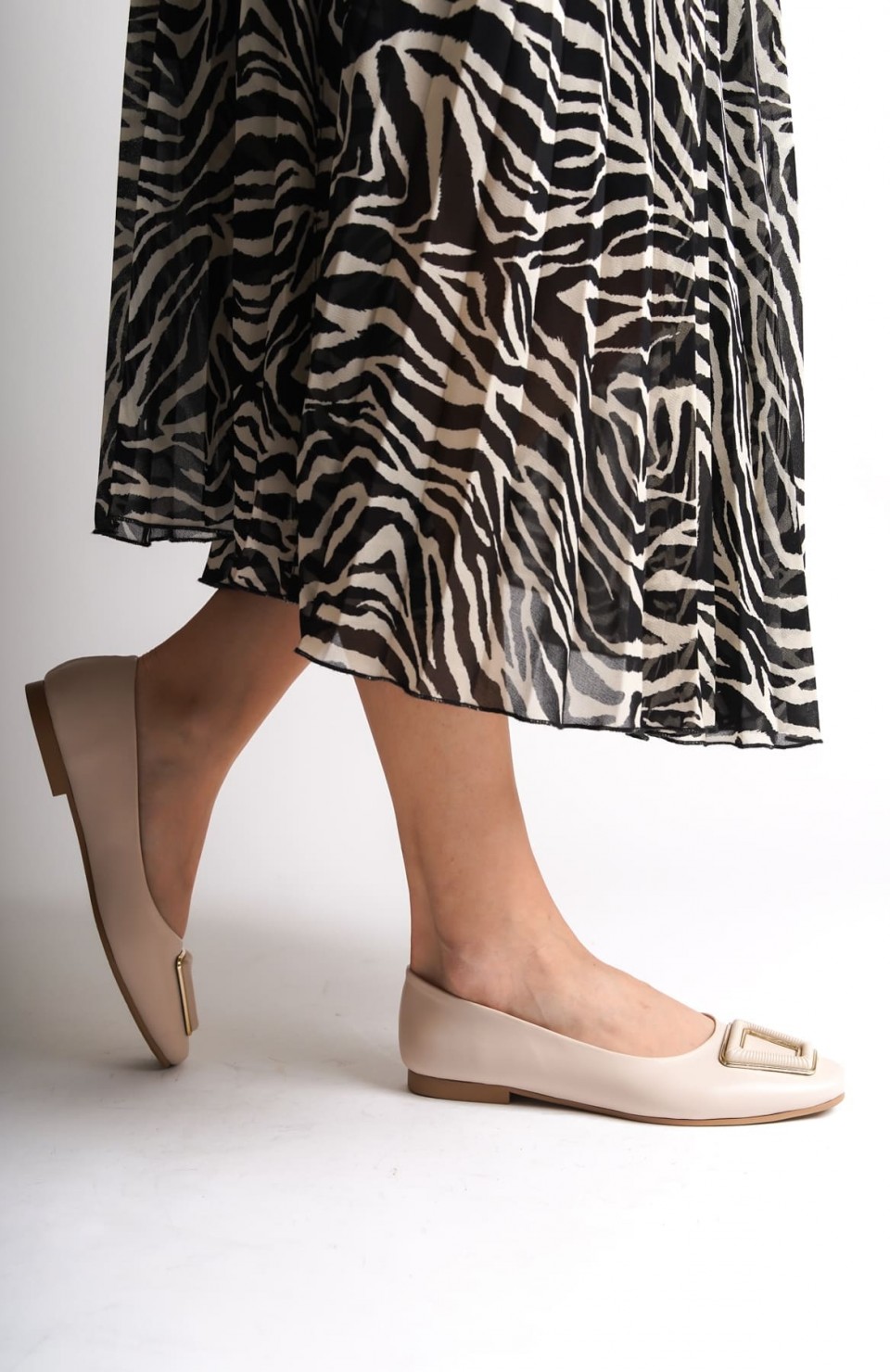 KAYLEE Bağcıksız Ortopedik Rahat Taban Toka Detaylı Kadın Babet Ayakkabı  CKT - Krem Somersan Giyim | Kadın, Erkek ve Çocuk Moda