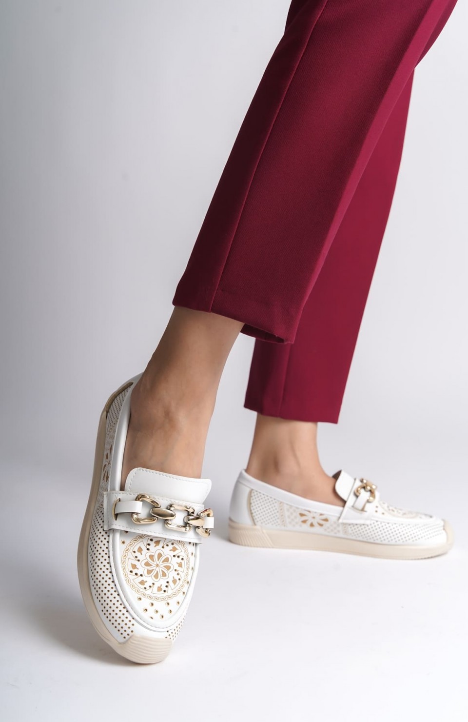 LAYLA Bağcıksız Ortopedik Rahat Taban Çiçek Desenli Kadın Babet Ayakkabı  CKT - Beyaz Somersan Giyim | Kadın, Erkek ve Çocuk Moda