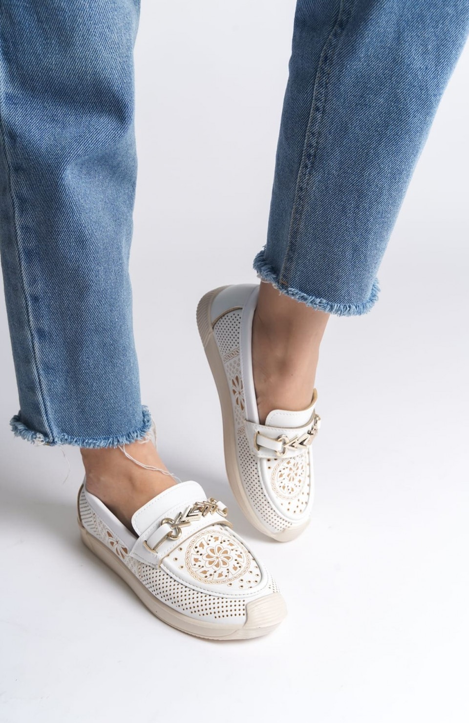 LILY Bağcıksız Ortopedik Rahat Taban Çiçek Desenli Kadın Babet Ayakkabı  CKT - Beyaz Somersan Giyim | Kadın, Erkek ve Çocuk Moda