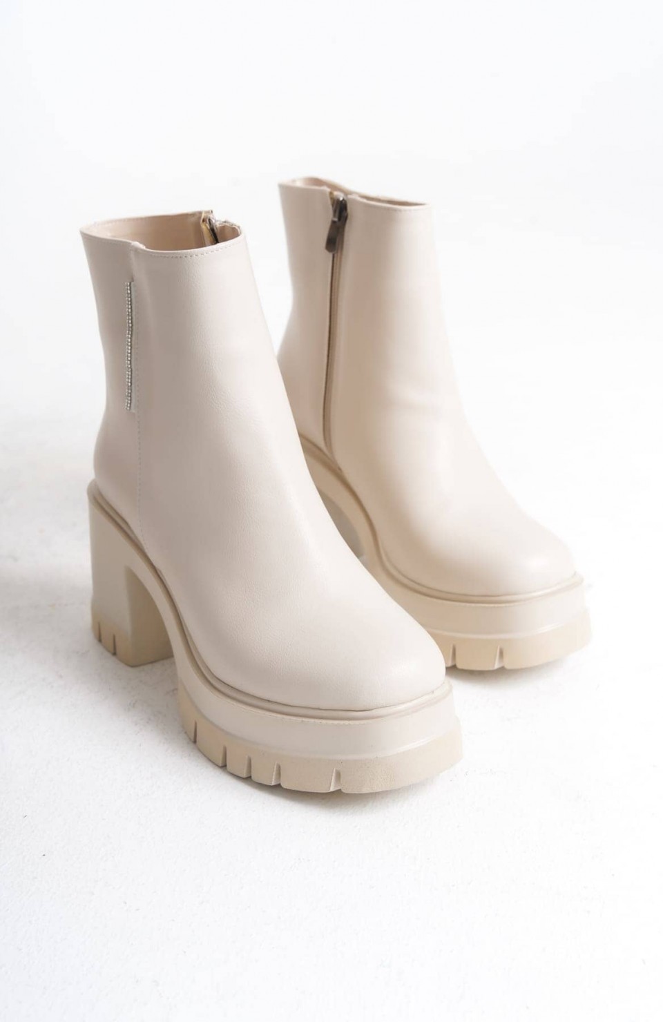 LISSE Fermuarlı Ortopedik Taban Kalın Topuklu Kadın Bot CKT - Krem Somersan Giyim | Kadın, Erkek ve Çocuk Moda