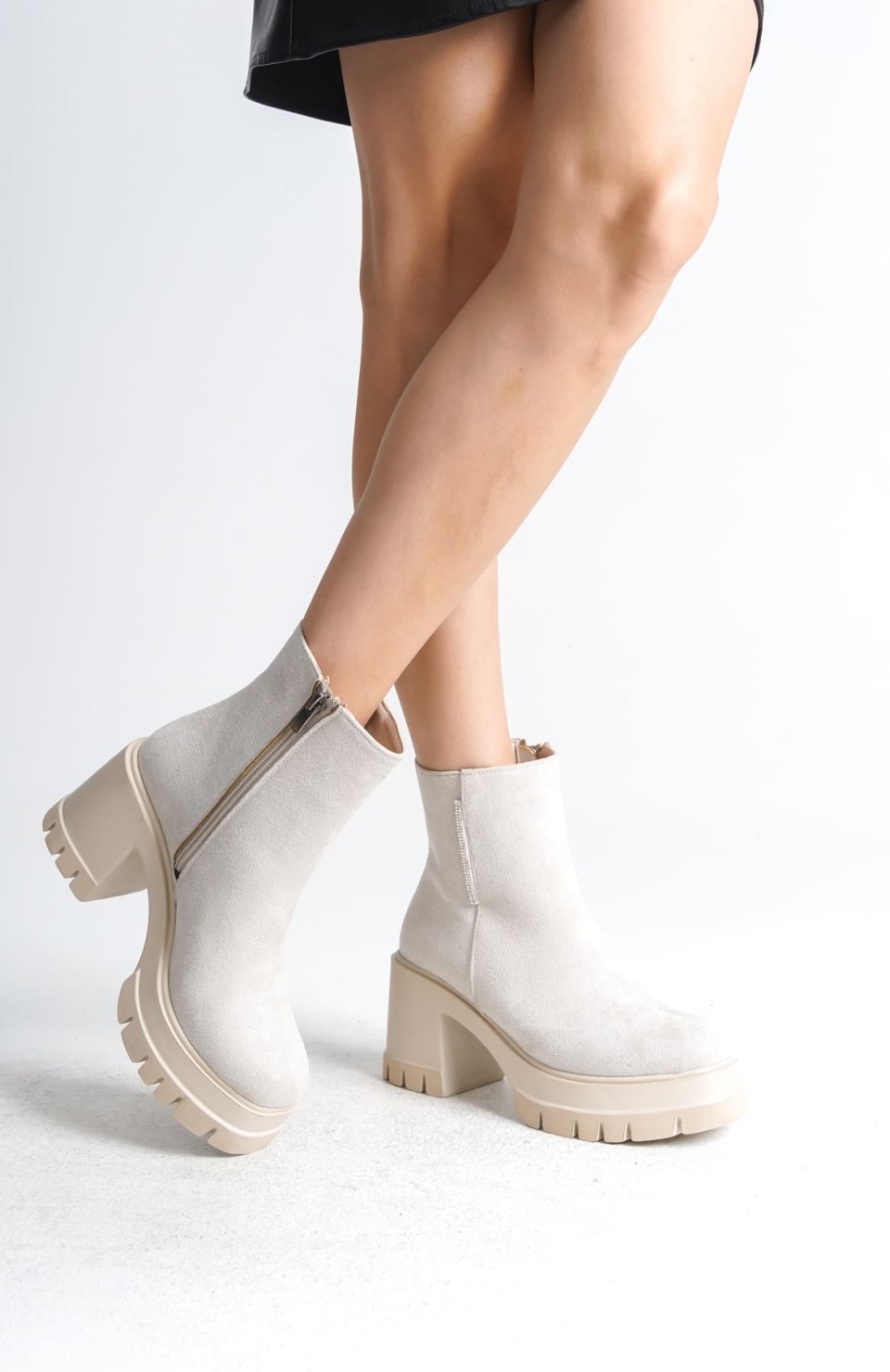 LISSE Fermuarlı Ortopedik Taban Kalın Topuklu Süet Kadın Bot  SKT-  Krem Somersan Giyim | Kadın, Erkek ve Çocuk Moda
