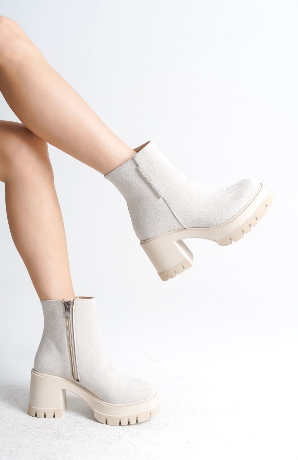 LISSE Fermuarlı Ortopedik Taban Kalın Topuklu Süet Kadın Bot  SKT-  Krem Somersan Giyim | Kadın, Erkek ve Çocuk Moda