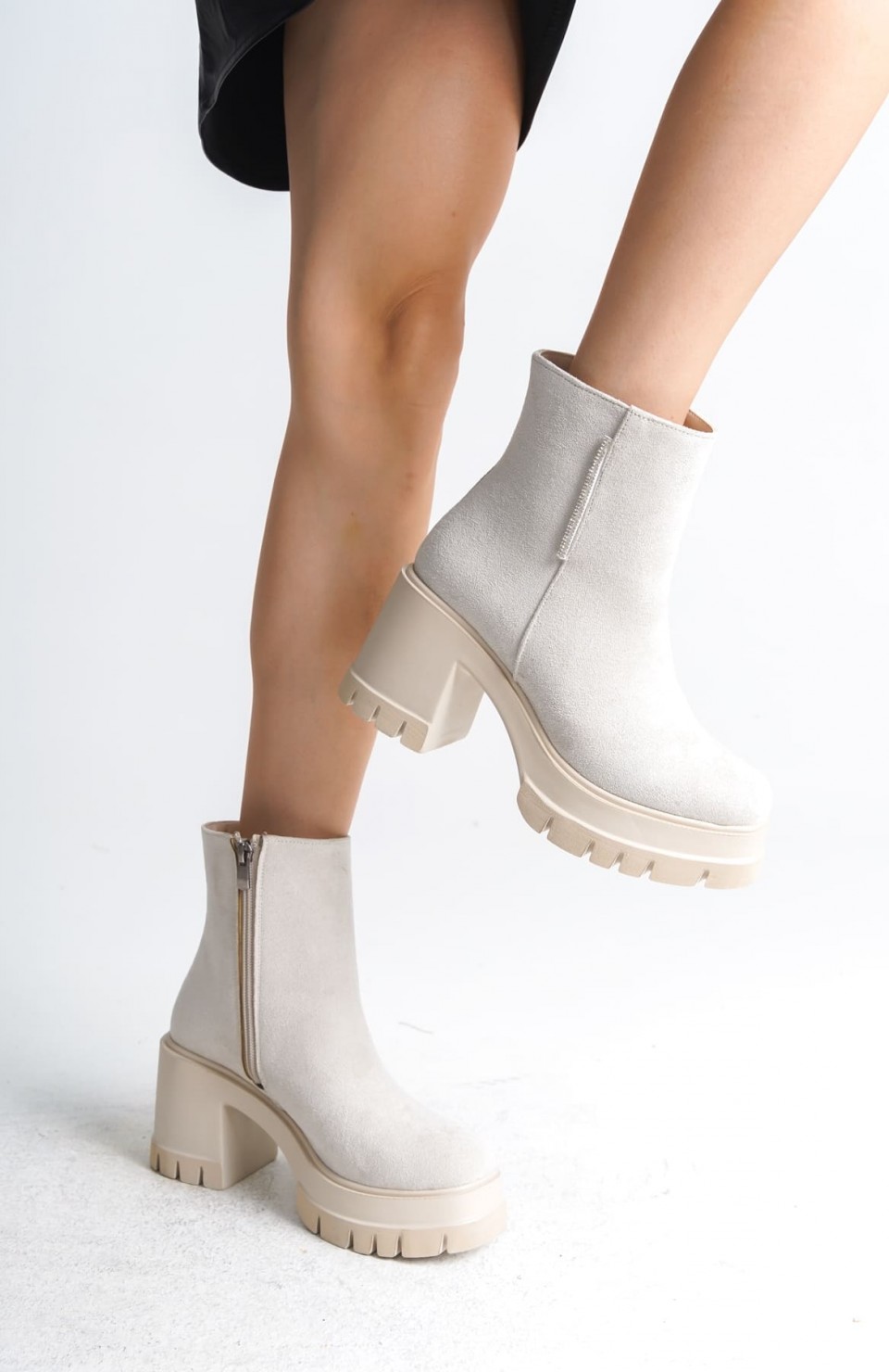 LISSE Fermuarlı Ortopedik Taban Kalın Topuklu Süet Kadın Bot  SKT-  Krem Somersan Giyim | Kadın, Erkek ve Çocuk Moda